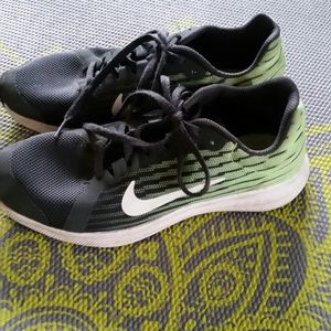 Nike boys Gym shoes Size 5 Y